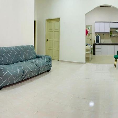 Nurul Amin Guest House Pantai Cahaya Bulan Kota Bharu Extérieur photo